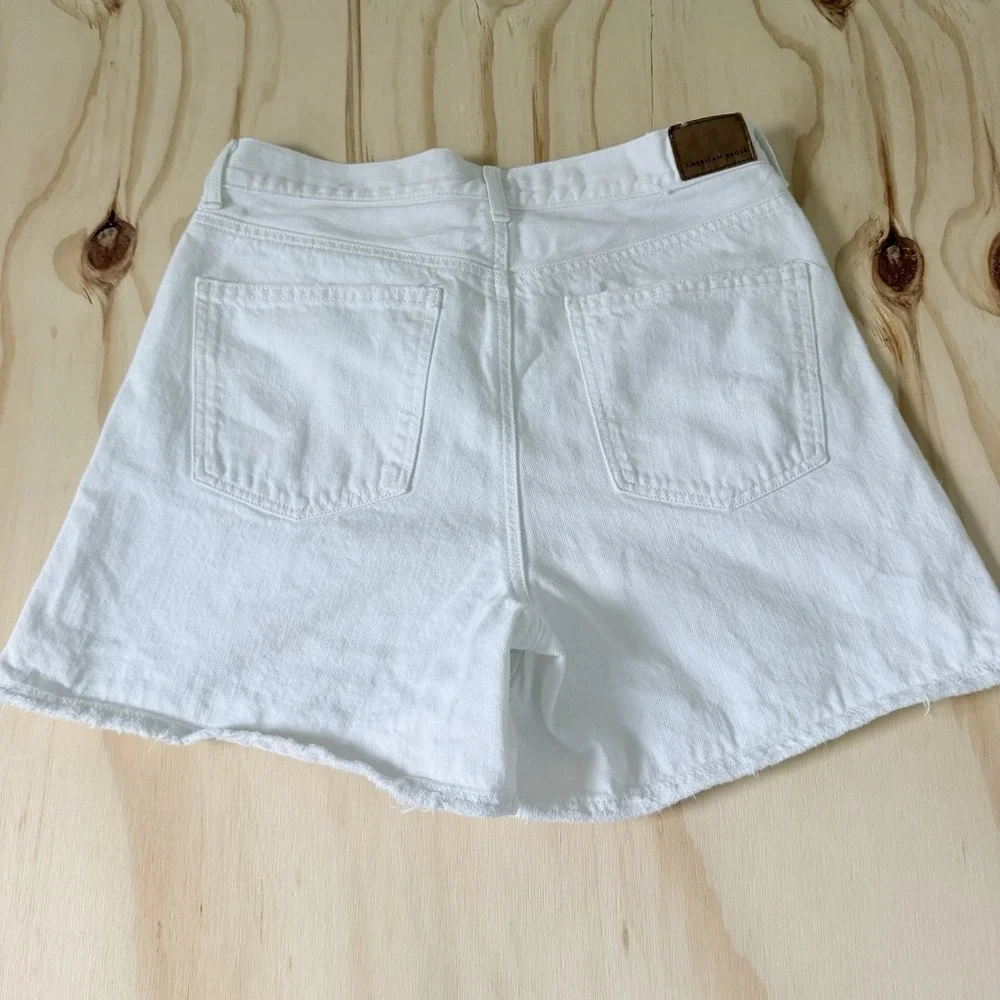 American Eagle Size 6 Baggy Mom Denim Shorts white distressed